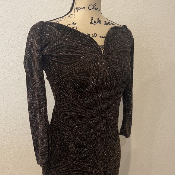 Black dress - Picture 3 of 7